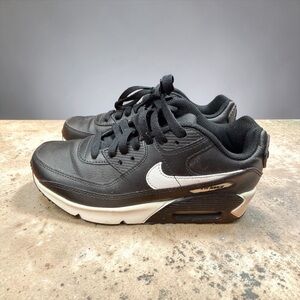 Nike Air Max 90 Sneakers – Black / White – Kids Size 4Y – CD6864-010